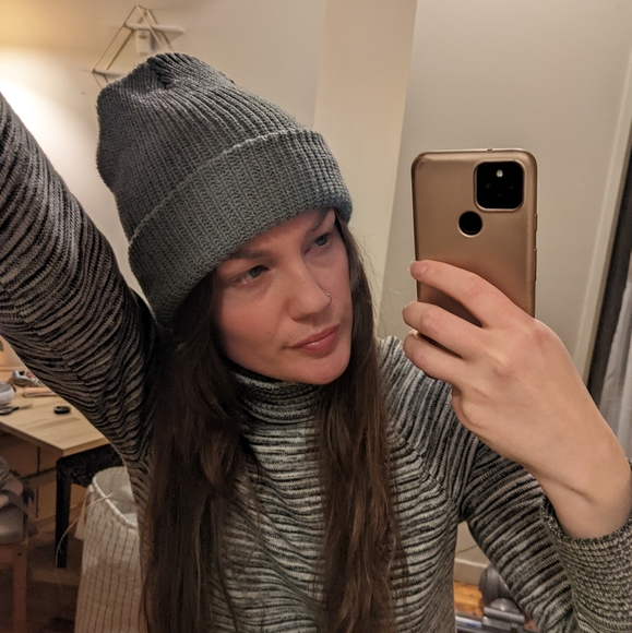 Y2K Grunge Minimalist Matte Grey Knit Beanie Winter Hat - Picture 6 of 6